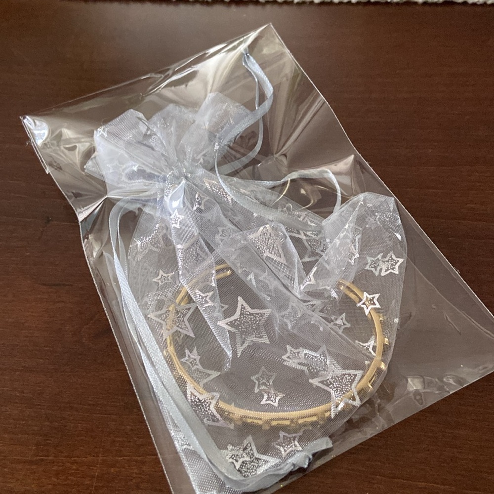 Pretty cuff bracelet in golden tone metal - Picture 8 of 16